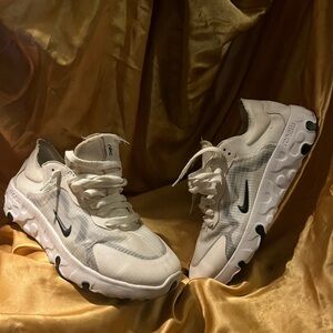 Nike White and Black Sneakers